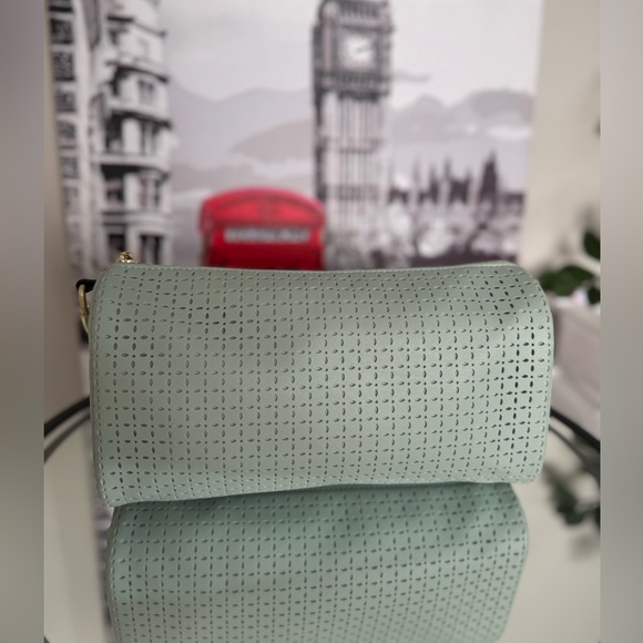 Elegant Green Leather Shoulder Bag - Picture 6 of 9